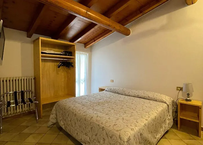 Michelina كاستيليونِ دينْتيلْفْ